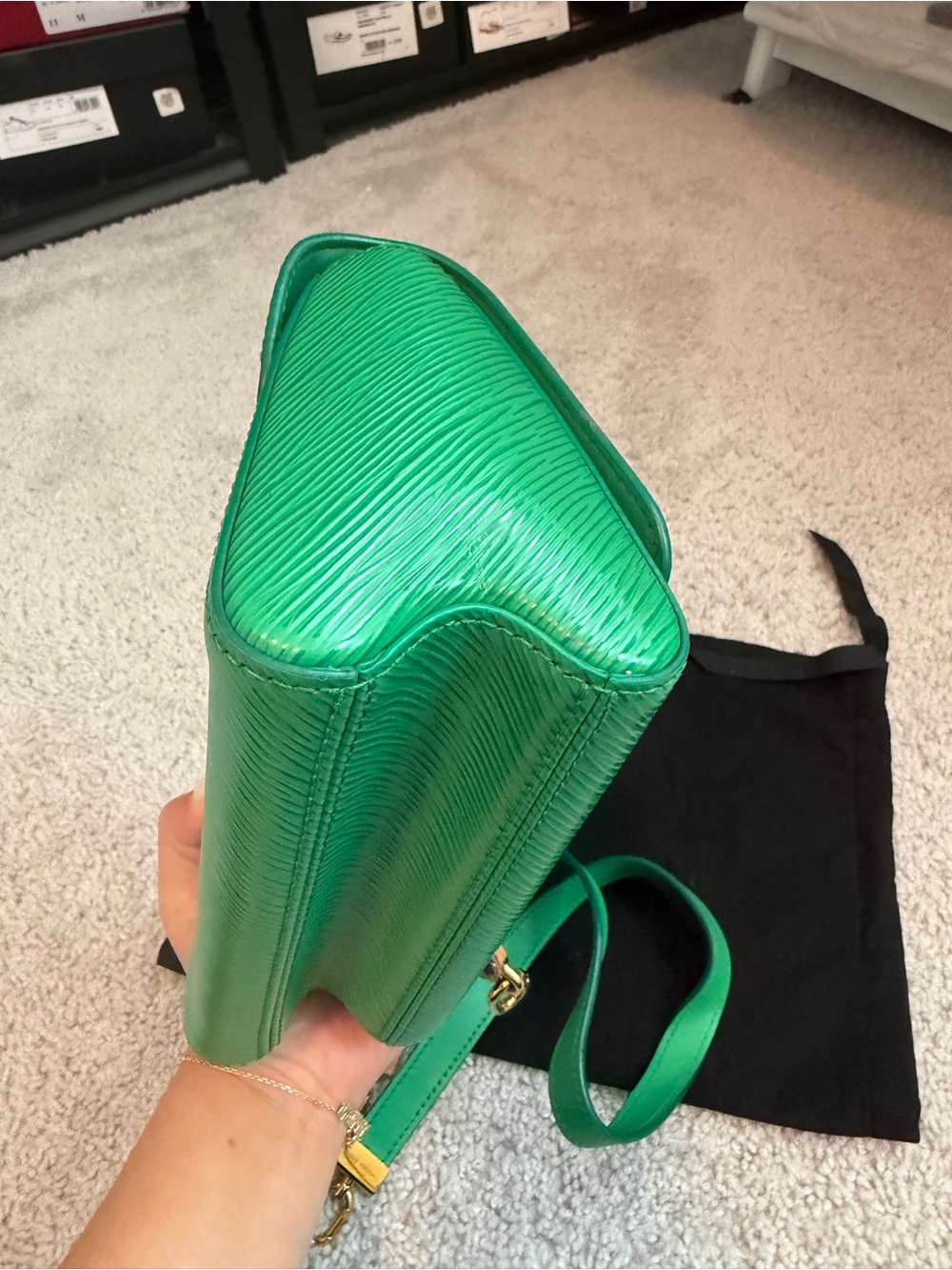 Louis Vuitton Green Epi Twist Shoulder Bag! - Picture 4 of 9